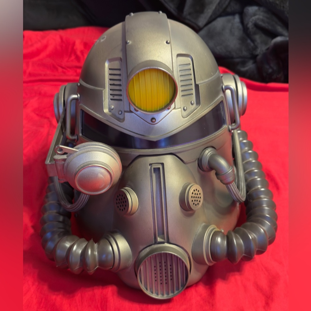 Fallout 4 & Fallout 76 limited/collectors edition wearable items.